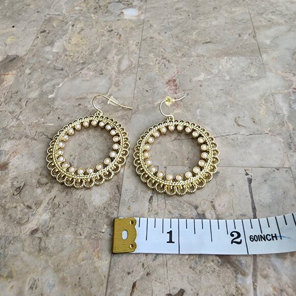 Stony Dangle Hoop Earrings With White Beads - Picture 4 of 6